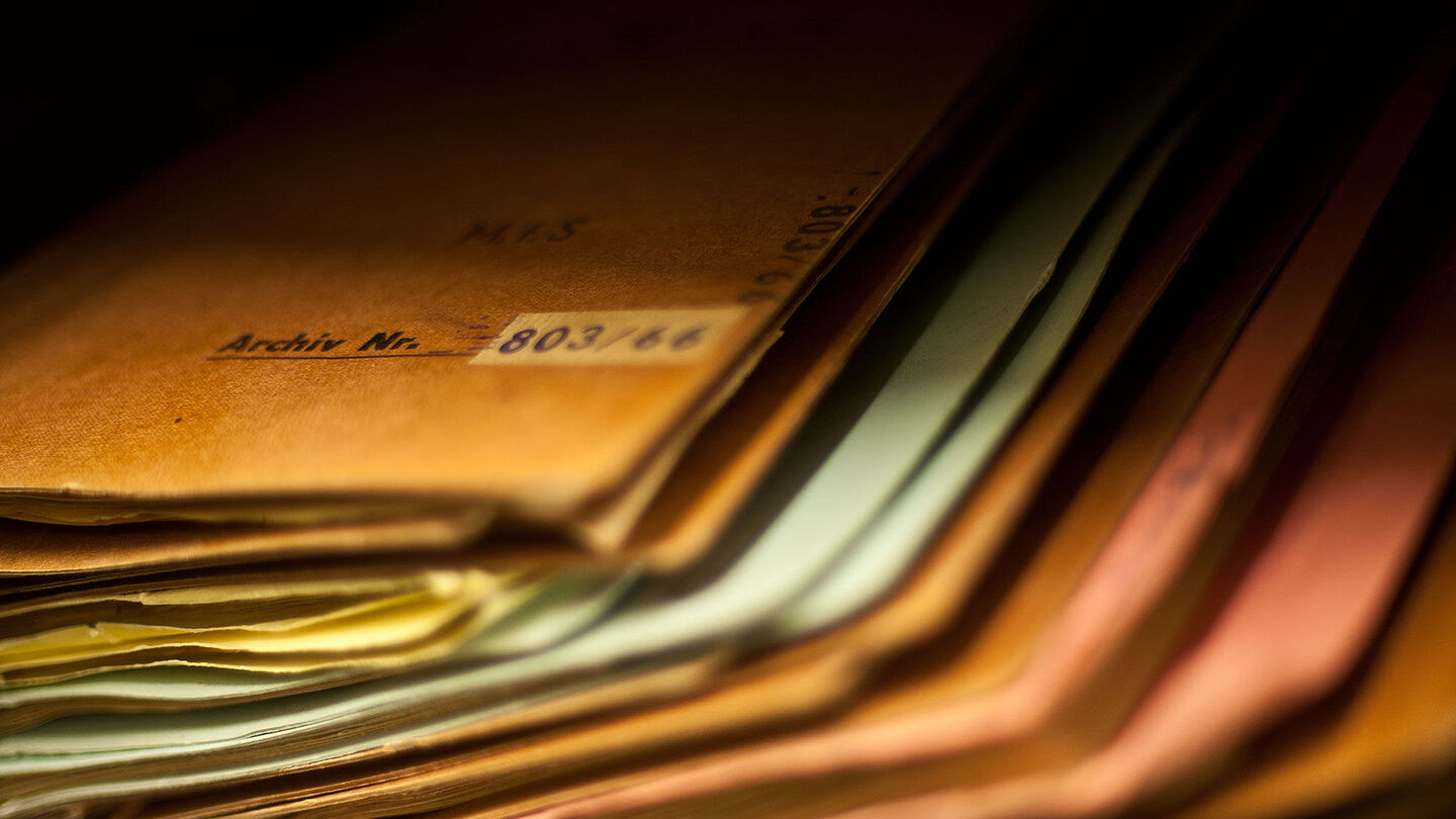 Akten im Stasi-Unterlagen-Archiv Berlin., Quelle:
            Bundesarchiv