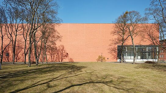 Bild mit einer Außenansicht des Magazins in Berlin-Lichterfelde