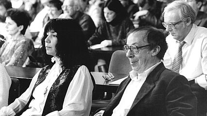 Irmtraud Morgner und Fritz-Rudolf Fries verfolgen von ihren Plätzen aus die Diskussion im Plenum.