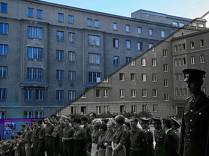 Das Bild ist schräg in der Mitte geteilt: Die Hälfte oben links zeigt ein aktuelles Foto von Haus 7 vom Innenhof der ehem. Stasi-Zentrale aus. Die Hälfte unten rechts zeigt ein historisches Foto von einer Menschenmenge im Innenhof der Stasi-Zentrale. Das Foto ist aus demselben Blickwinkel vom Innenhof aus gemacht worden.