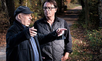 Schriftsteller Gert Neumann mit seinem Sohn Aram Radomski