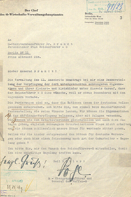 Maschinentext auf offiziellem Briefpapier mit behördlichen Stempeln, Unterstreichungen, handschriftlicher Grußformel und Unterschrift