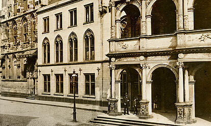 Außenansicht des Kölner Rathauses in den 1920er/30er Jahren