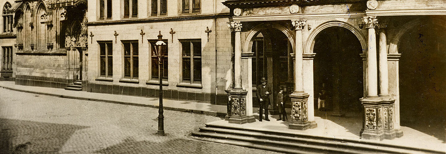 Kölner Rathaus Außenansicht des Kölner Rathauses in den 1920er/30er Jahren