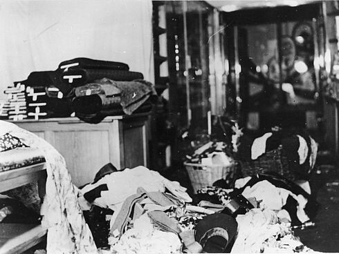 Zerstörungen im Kaufhaus Heinrich Uhlfehlder GmbH in München, 9.-10. November 1938