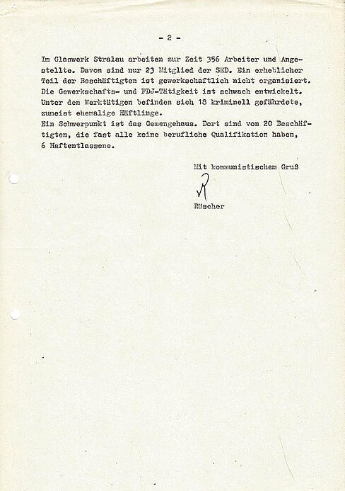 halbseitig maschinengeschriebenes Dokument mit händischem Unterschriftskürzel