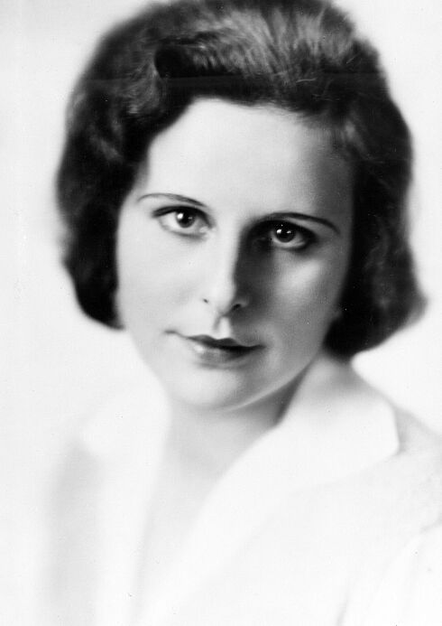 Front-Porträt von Leni Riefenstahl aus dem Jahr 1928