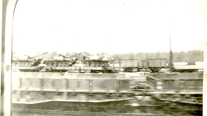 Stasi-Aufnahme vom Verladebahnhof der sowjetischen Truppen Wustermark in Brandenburg. Die Spionageabwehr fotografierte von den Transitstrecken aus Militärobjekte. Die Stasi wollte so feststellen, was ein westlicher Spion sehen konnte.