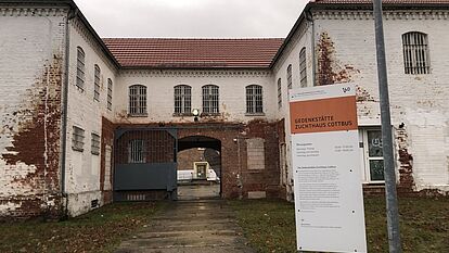 Eingangsbereich der Gedenkstätte Zuchthaus Cottbus
