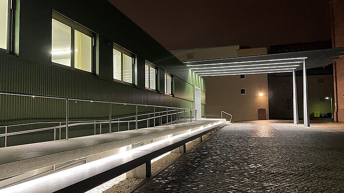 Nachtaufnahme des Stasi-Unterlagen-Archivs