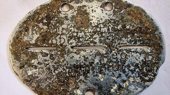 Erkennungsmarke des in Kelmé/Litauen geborgenen Kriegstoten