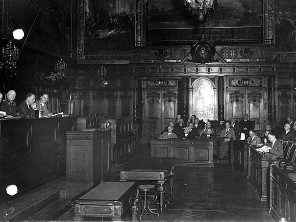 Versammlung zur Gründung der Gesellschaft zur Vorbereitung der Reichsautobahnen e.V. (GEZUVOR) am 18. August 1933 