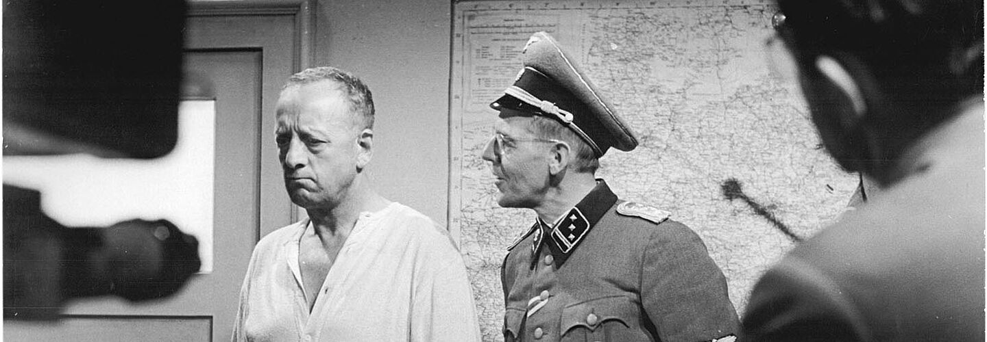 Dreharbeiten zum Film 'Nackt unter Wölfen'. Zu sehen sind Erwin Geschonneck und Herbert Köfer, 1962