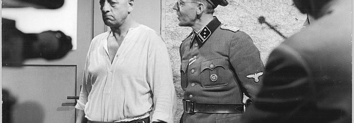 Dreharbeiten zum Film 'Nackt unter Wölfen'. Zu sehen sind Erwin Geschonneck und Herbert Köfer, 1962