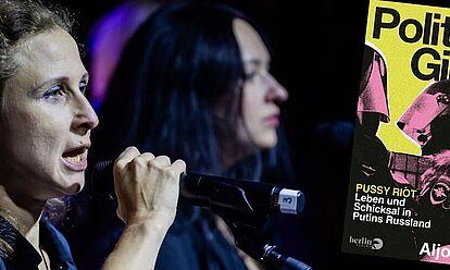 Maria Aljochina singt in ein Mikrofon. Daneben ist das Cover der Publikation „Political Girl“ zu sehen.