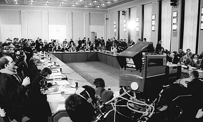 6. Sitzung des Zentralen Runden Tisches im Schloss Niederschönhausen am 9. Januar 1990