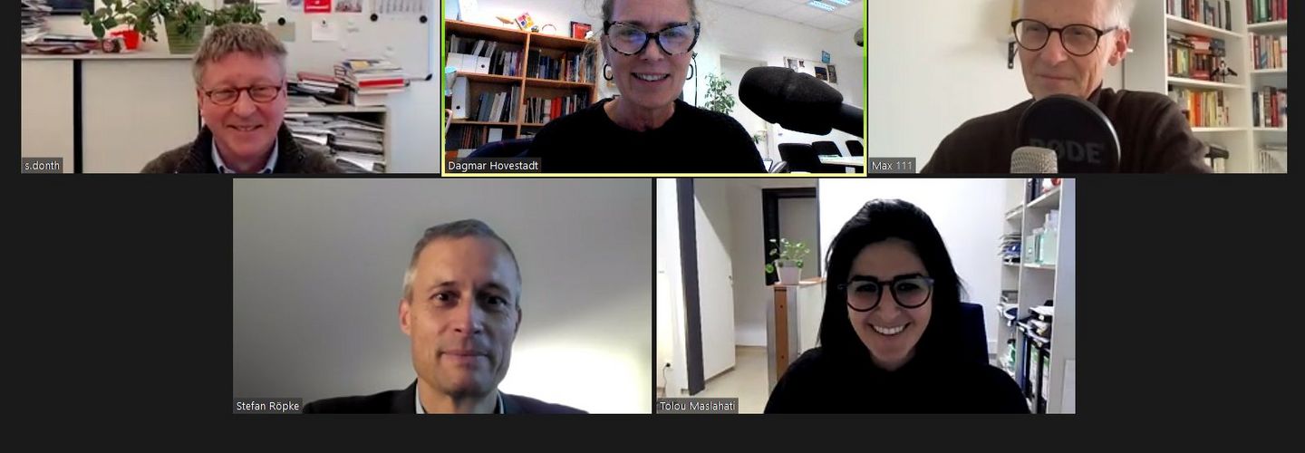 Screenshot eines Zoom-Meetings, von links nach rechts, oben nach unten: Stefan Donth, Dagmar Hovestädt, Maximilian Schönherr, Stefan Röpke und Tolou Maslahati