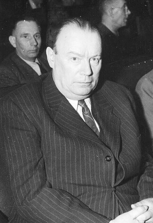 [Schwarz-weißes Lichtbild von Wilhelm Zaisser bei der 12. Volkskammersitzung.]  