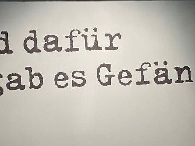 Wandaufschrift: "... und dafür gab es Gefängnis ..."