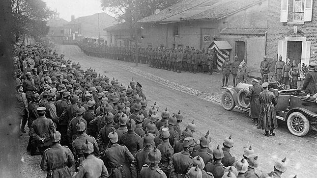 Besuch Kaiser Wilhelms II. in Fermes an der Westfront, im Hauptquartier des XVIII. Reservekorps, 1915