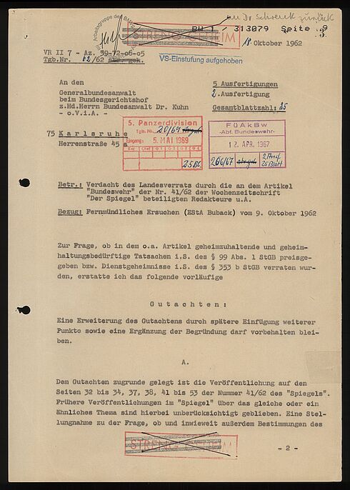 Gutachten des für Strafrechtsangelegenheiten zuständigen Referates VR II 7 der Abteilung Verwaltung und Recht (VR) des Bundesministeriums der Verteidigung zum Verdacht des gegen das Magazin „Der Spiegel“ erhobenen Vorwurfs des Landesverrats, 18. Oktober 1962