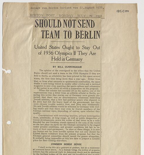 Der amerikanische Journalist Bill Cunningham in seinem Meinungsbeitrag „Should not send team to Berlin“ (Übersetzung: „Wir sollten kein Team nach Berlin schicken“), erschienen am 29. Juli 1935 in der Boston Post