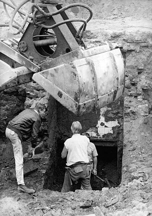 Schließung des Bunkers der Reichskanzlei, 9. August 1990