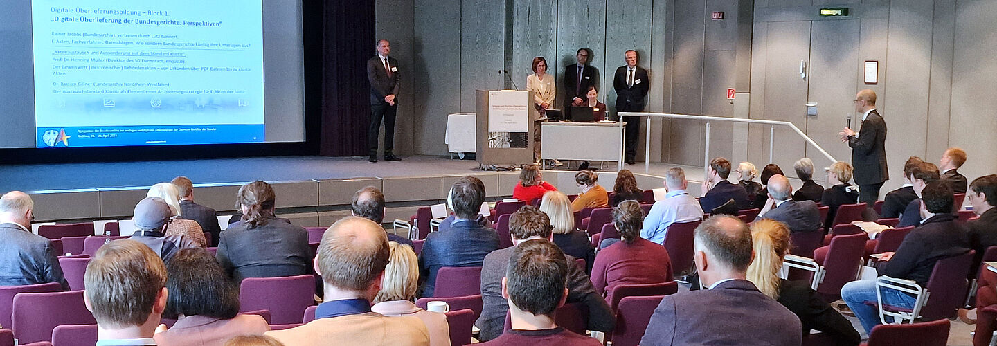 Blick in den Filmsaal während des Symposiums.