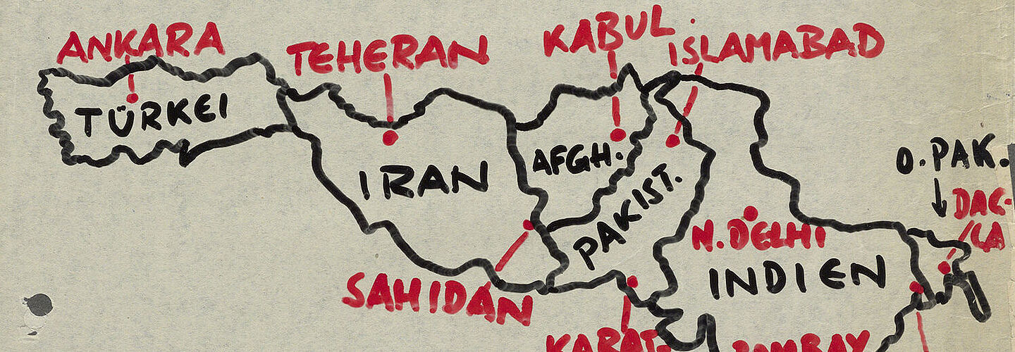 Handgezeichnete Karte, auf der die Länder Türkei, Iran, Afghanistan, Pakistan, Indien und das ehemalige Ost-Pakistan (heute Bangladesch) abgebildet sind. Auf der Karte sind einige wichtige Städte rot eingzeichnet.