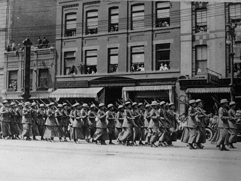 Bild des kanadischen "Amazonenkorps", Winnipeg, 1916