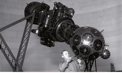 Blick auf das optisch-mechanische Planetarium während der Modernisierungsarbeiten im Mai 1928