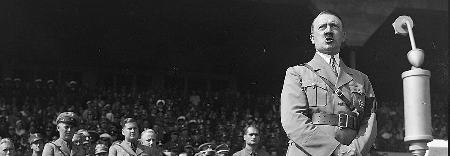 Adolf Hitler bei einer Rede auf dem Reichsparteitag der NSDAP, 1934