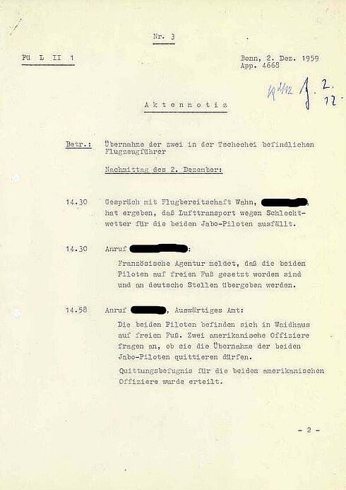 erste Seite einer maschinengeschriebenen Aktennotiz mit geschwärzten Personennamen sowie Zeitangaben und Informationen zu Telefonaten 