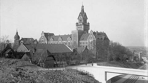 Gebäude des Reichsarchivs auf dem Brauhausberg in Potsdam (ehemalige Kriegsschule), März 1930