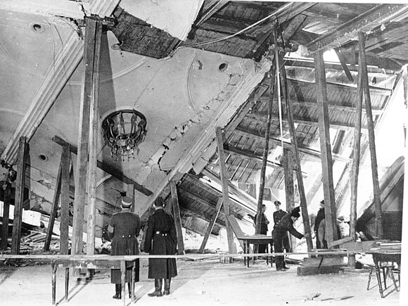 Die Trümmerstätte nach den ersten Aufräumarbeiten am 9.11.