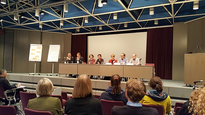 Workshop zur Überlieferungsbildung im Bundesarchiv in Koblenz, 29. November 2018 (vlnr: Dr. Herrmann, Dr. Ludwig, Frau Limberg, Dr. Hänger, Dr. Rödel, Dr. Plassmann, Dr. Buchholz)
