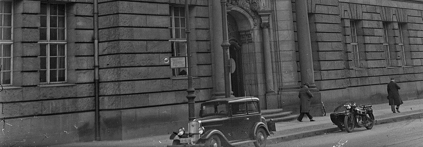 Geheimes Staatspolizeihauptamt in Berlin Geheimes Staatspolizeihauptamt in Berlin, Prinz-Albrecht-Straße 8, Ansicht von der Straße