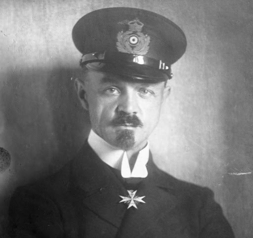 Führer der Luftschiffe (FdL) Peter Strasser in Uniform und mit Orden Pour le Mérite, 1917