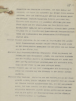 Auf einer Schreibmaschine gefertigtes Dokument mit leichten Beschädigungen