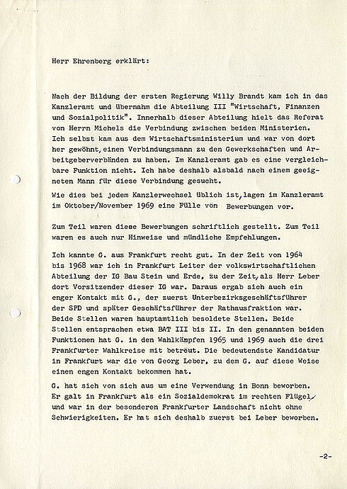 Maschinengeschriebenes Dokument mit handschriftlichen formalen Korrekturen