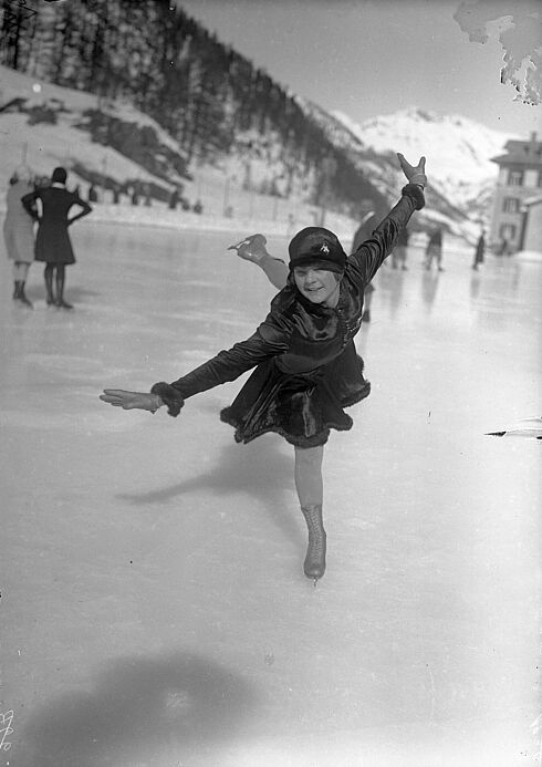 Schaulaufen der Eiskunstlauf-Olympiasiegerin Sonja Henie (1932/33 ca.)