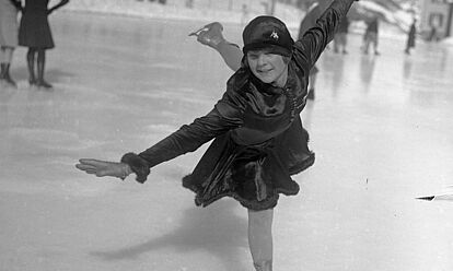 Schaulaufen der Eiskunstlauf-Olympiasiegerin Sonja Henie (1932/33 ca.)