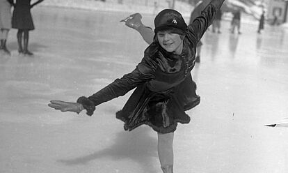 Schaulaufen der Eiskunstlauf-Olympiasiegerin Sonja Henie (1932/33 ca.)