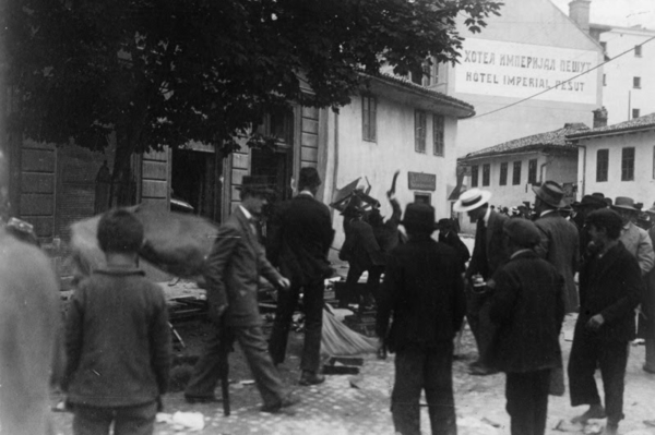 Zerstörung serbischer Geschäfte nach dem Attentat, 1914