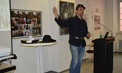 Bild von Prof. Dr. Wolfgang Hochbruck in der Uniform eines Unionssoldaten