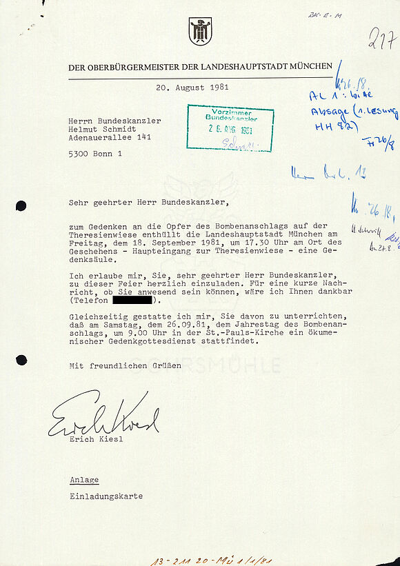 Einladung des Oberbürgermeisters von München, Erich Kiesl, an Bundeskanzler Helmut Schmidt anlässlich der Gedenkfeier zu Ehren der Opfer des Oktoberfestattentats