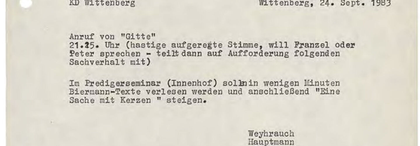 Papier, auf dem die Stasi Informationen zu einem geheimen Treffen notierte.