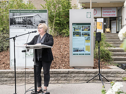 Alexandra Titze bei der Einweihung des neuen Informations- und Leitsystems in der Stasi-Zentrale. Campus für Demokratie
