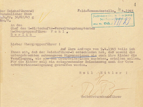 DIN-A5-Seite im Querformat mit Maschinentext, behördlichem Stempel, einer händischen Unterstreichung und Unterschrift