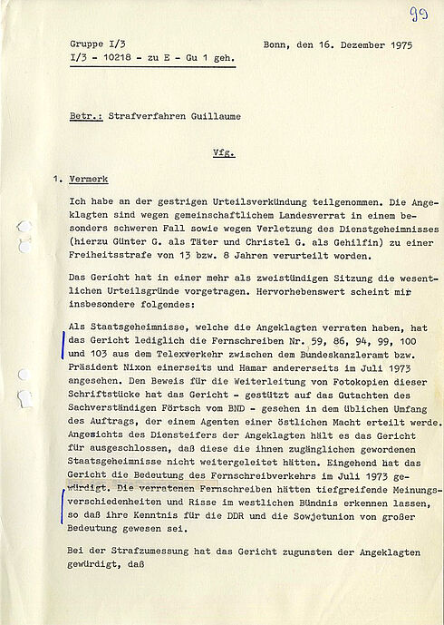 Maschinengeschriebenes Dokument mit zwei händisch am Rand markierten Textpassagen